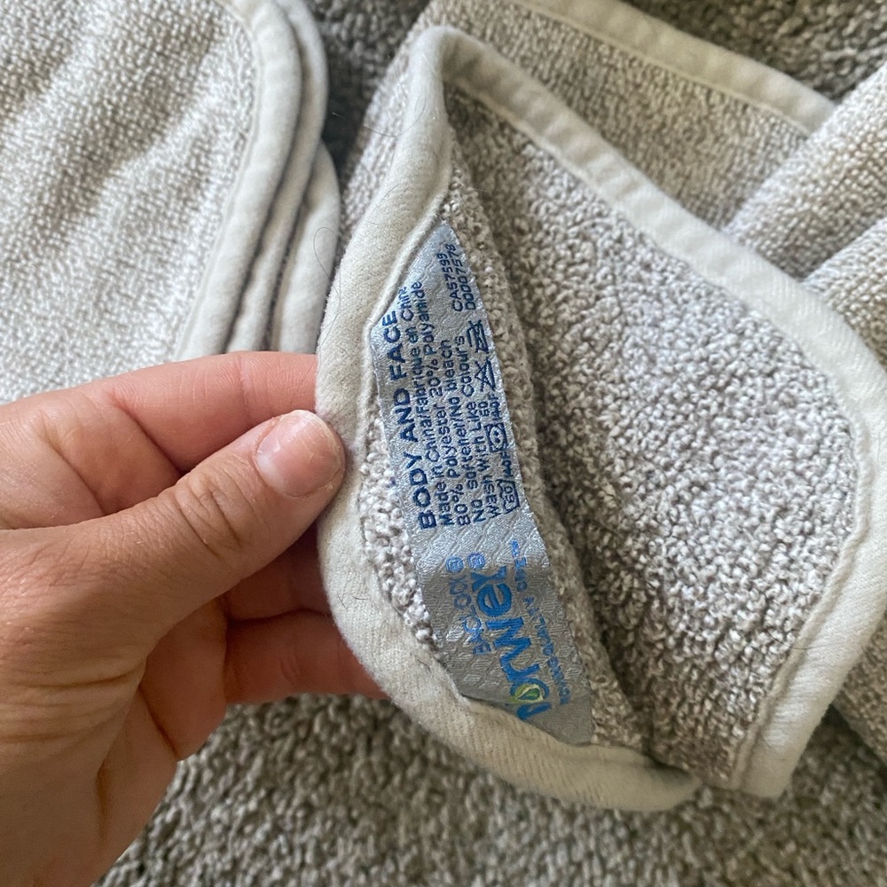 Norwex Oatmeal Colored Bath/Hand Towel Set - Picture 4 of 4
